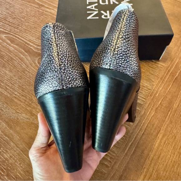 NEW Naturalizer Rosetta textured metallic silver booties 8.5M - Picture 5 of 9